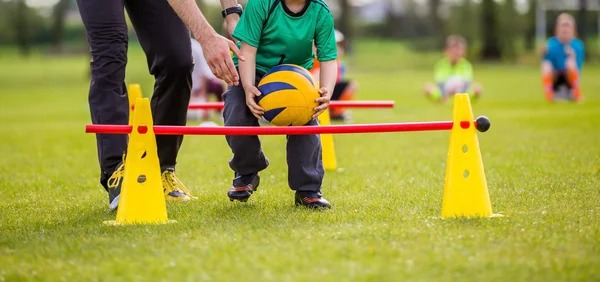 纽约大都会终结者迪亚兹 2024 赛季状态起伏，一度失去主力位置